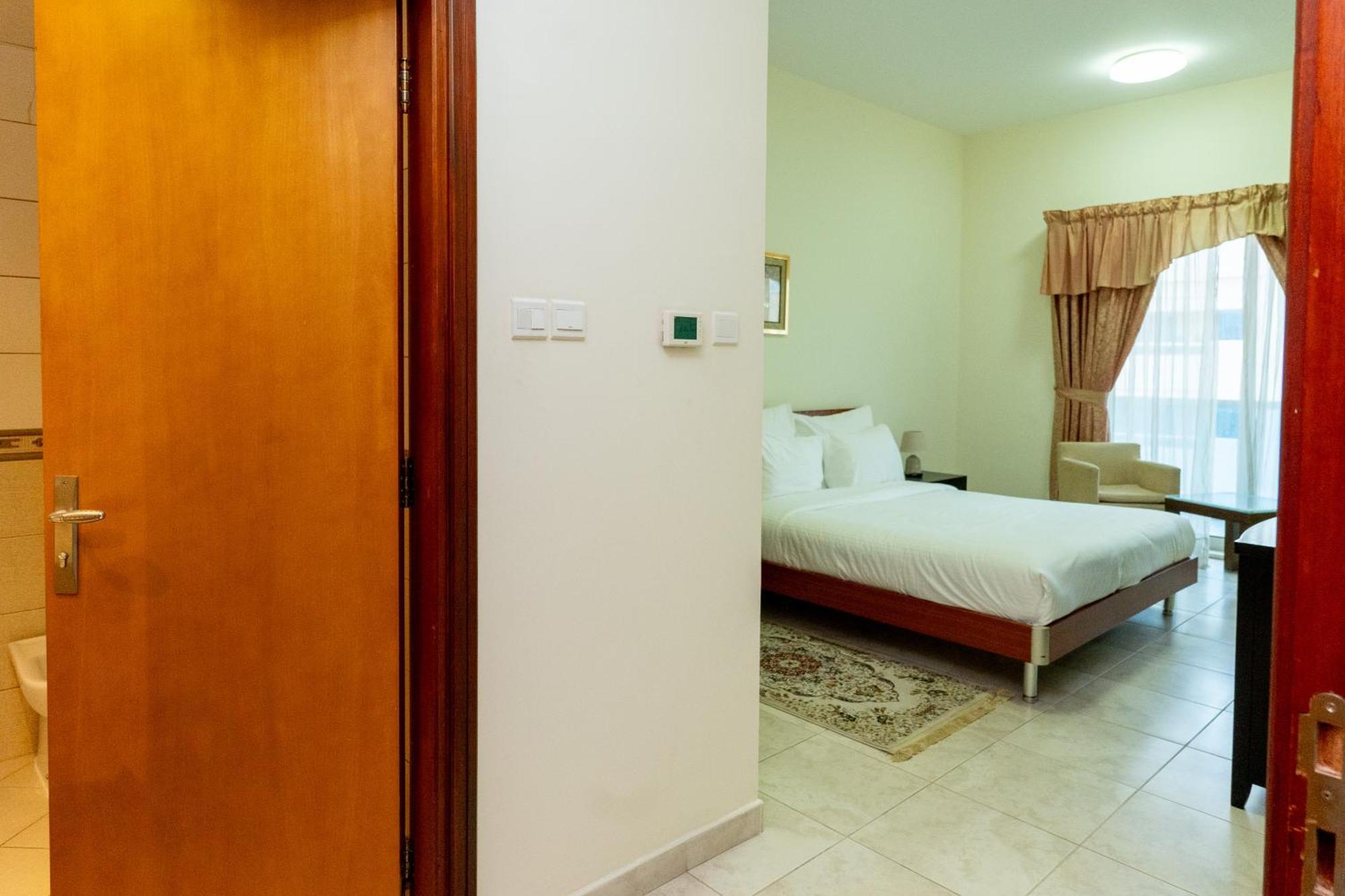 Al Raya Hotel Apartments Дубай Екстер'єр фото